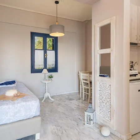 Aloe Studios, Waterfront Karavádhos