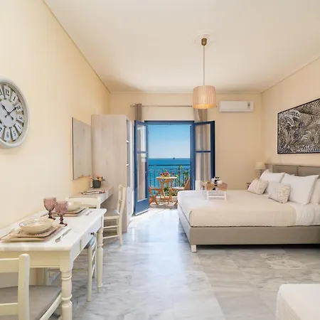 Daire Aloe Studios, Waterfront