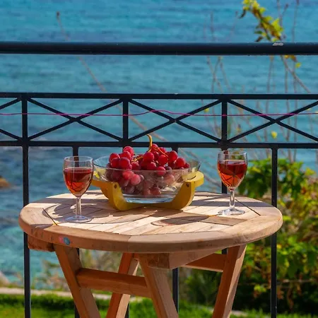 Daire Aloe Studios, Waterfront