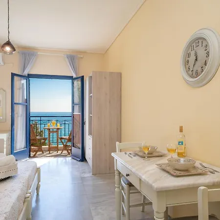 Daire Aloe Studios, Waterfront