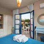 Daire Aloe Studios, Waterfront